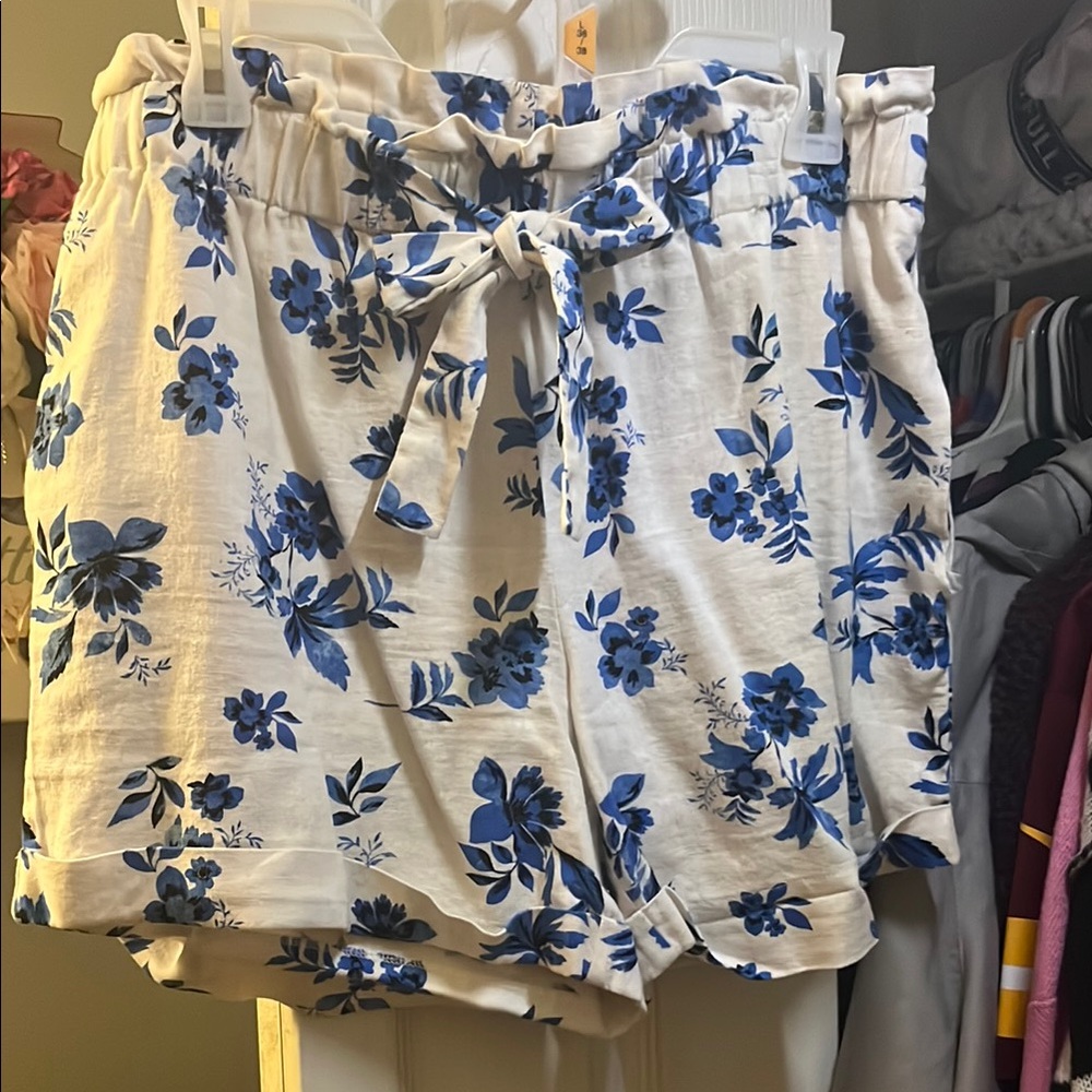 Blue and White Floral Women's Paperbag High Waisted Shorts